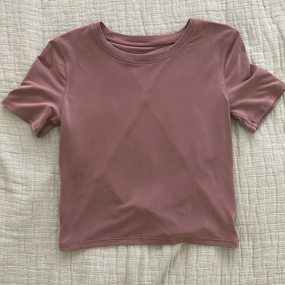 Lululemon Top with cutout in back